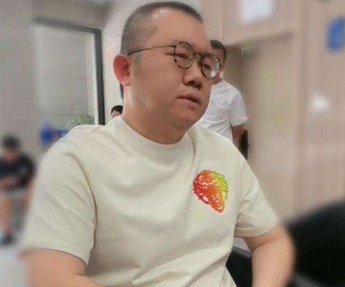 娱乐圈吃瓜吴京是真的吗,吴京“吃瓜”真相揭秘