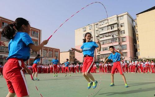 娱乐吃瓜酱花样跳绳